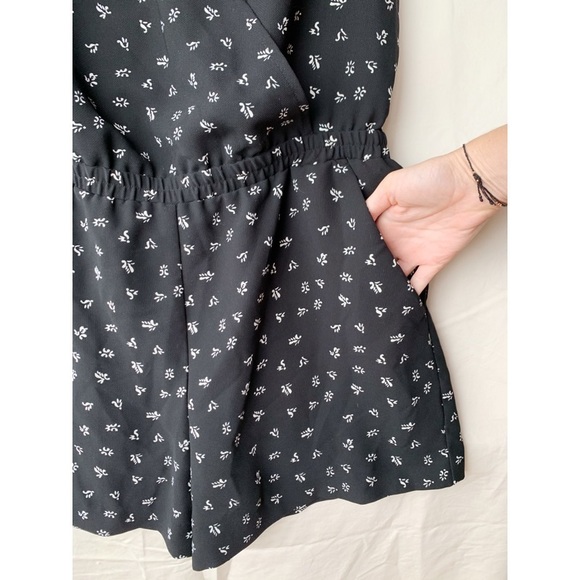 Faux Wrap Floral Criss-Cross Strap Romper - Picture 3 of 10